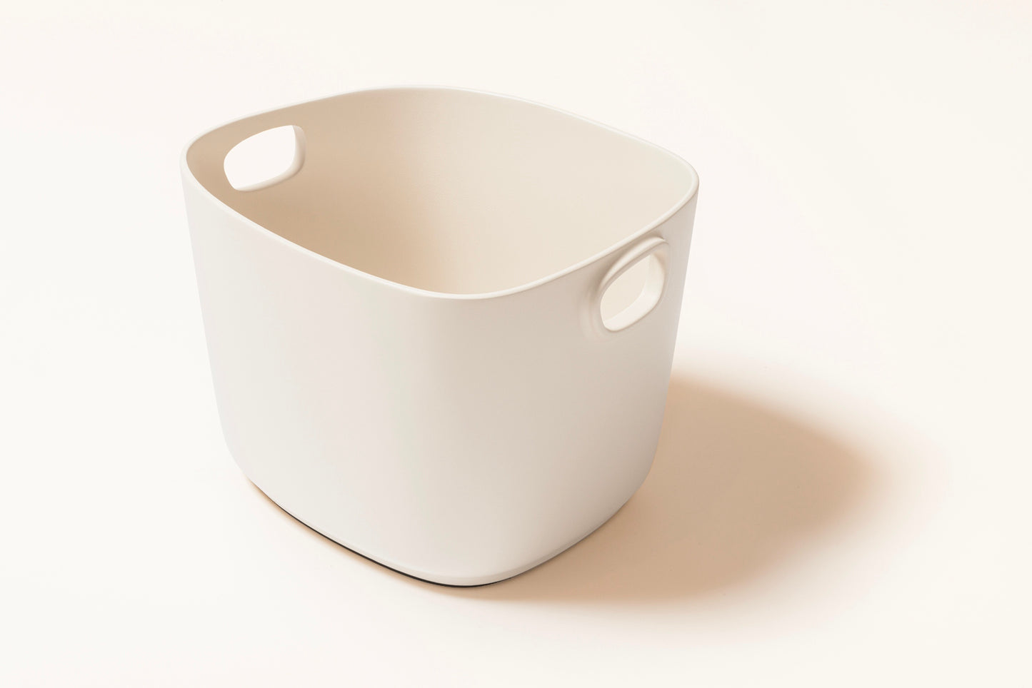 Maris Cast Aluminium Champagne Bucket | Giobagnara x Kelly Wearstler
Elegantly crafted sandblasted aluminium champagne bucket, available in various capacities to cater to your hosting needs. Perfect for a refined and modern entertaining experience. | Barware | 2Jour Concierge, your luxury lifestyle shop