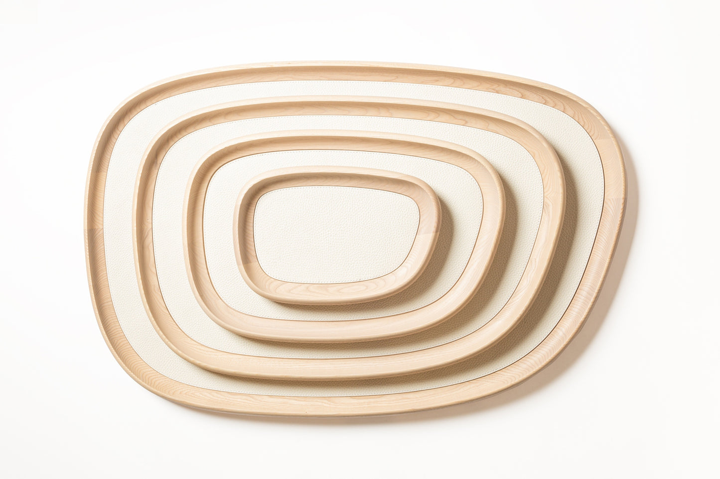 Giobagnara x Kelly Wearstler Maris Wood Stacking Tray Rectangular
Wooden trays with removable leather inlay, available in natural or wenge finish. | Functional and stylish | Home Accessories | 2Jour Concierge, your luxury lifestyle shop
