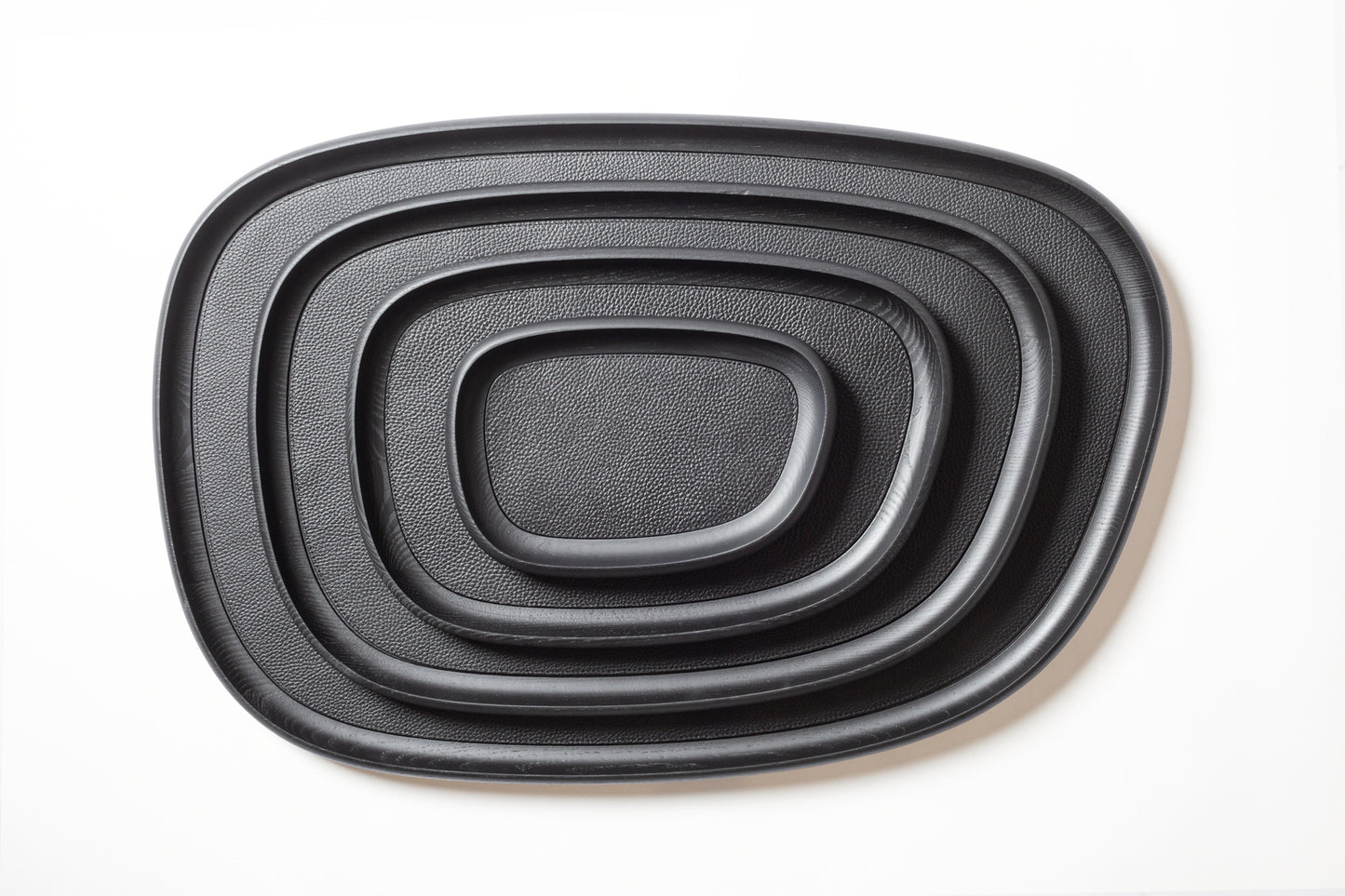 Giobagnara x Kelly Wearstler Maris Wood Stacking Tray Rectangular
Wooden trays with removable leather inlay, available in natural or wenge finish. | Functional and stylish | Home Accessories | 2Jour Concierge, your luxury lifestyle shop