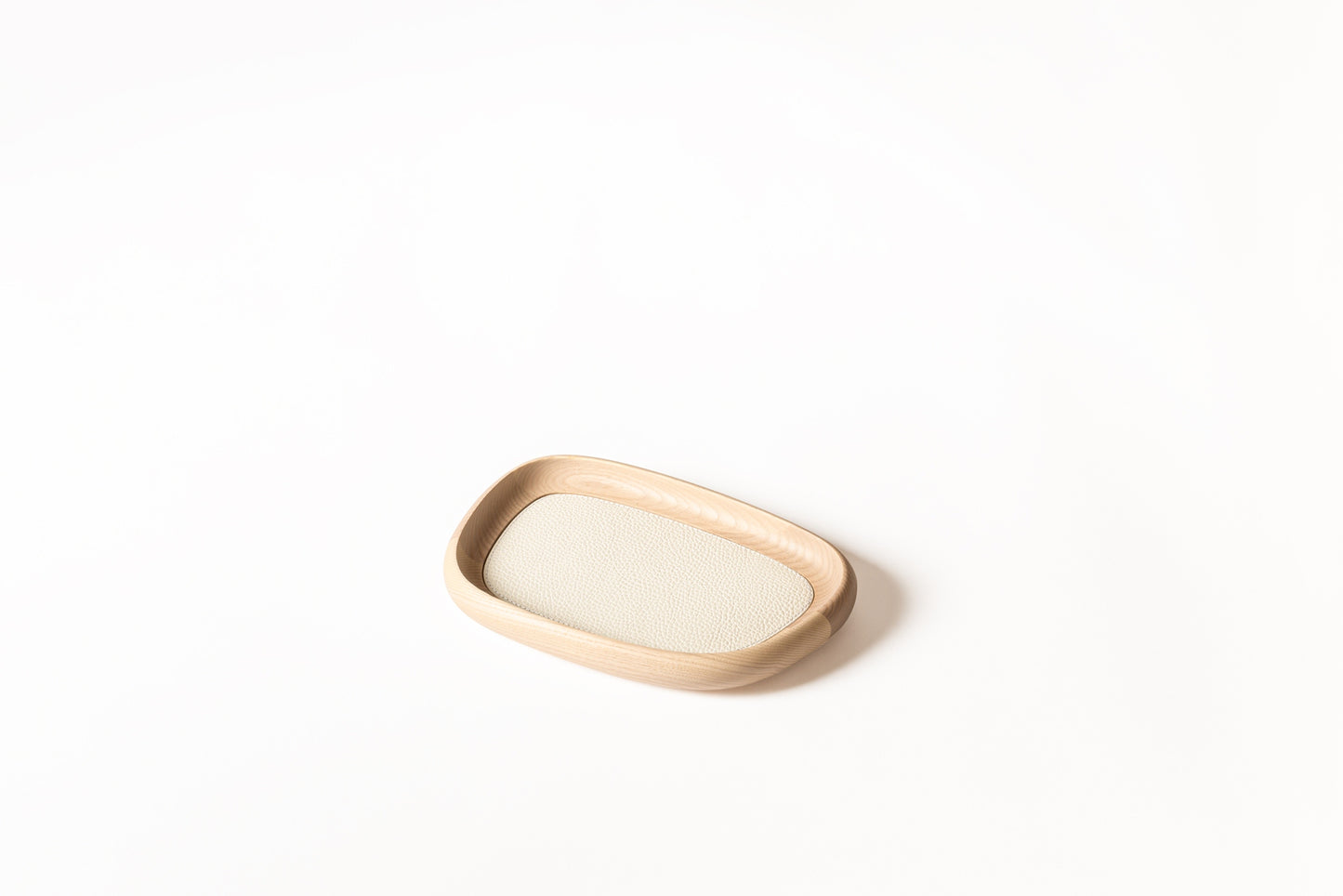 Giobagnara x Kelly Wearstler Maris Wood Stacking Tray Rectangular
Wooden trays with removable leather inlay, available in natural or wenge finish. | Functional and stylish | Home Accessories | 2Jour Concierge, your luxury lifestyle shop