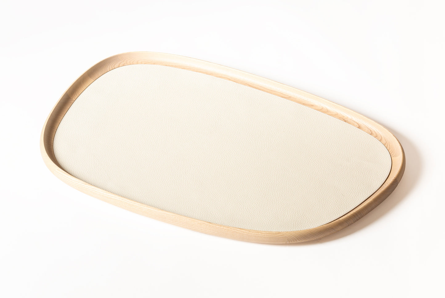 Giobagnara x Kelly Wearstler Maris Wood Stacking Tray Rectangular
Wooden trays with removable leather inlay, available in natural or wenge finish. | Functional and stylish | Home Accessories | 2Jour Concierge, your luxury lifestyle shop