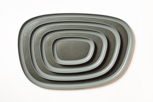 Giobagnara x Kelly Wearstler Maris Cast Aluminium Stacking Tray Rectangular
Sandblasted aluminium trays with removable leather inlay and a non-slip waterproof rubber base. | Sleek and durable | Home Accessories | 2Jour Concierge, your luxury lifestyle shop