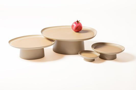 Giobagnara x Kelly Wearstler Maris Cast Aluminium Raised Tray Round
Elevated sandblasted aluminium trays with removable leather inlay and non-slip waterproof rubber base. | Contemporary elegance | Home Accessories | 2Jour Concierge, your luxury lifestyle shop