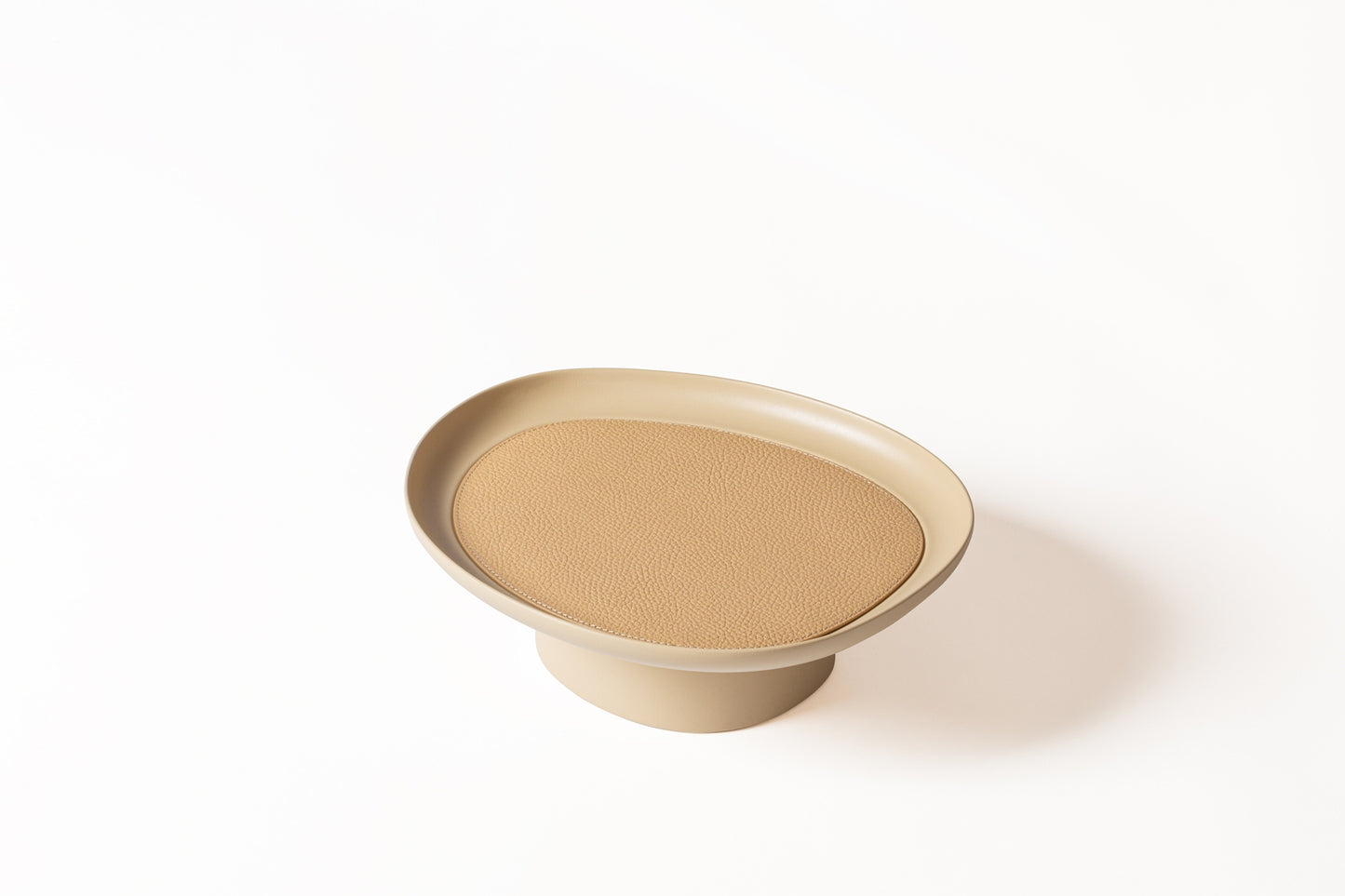 Giobagnara x Kelly Wearstler Maris Cast Aluminium Raised Tray Round
Elevated sandblasted aluminium trays with removable leather inlay and non-slip waterproof rubber base. | Contemporary elegance | Home Accessories | 2Jour Concierge, your luxury lifestyle shop