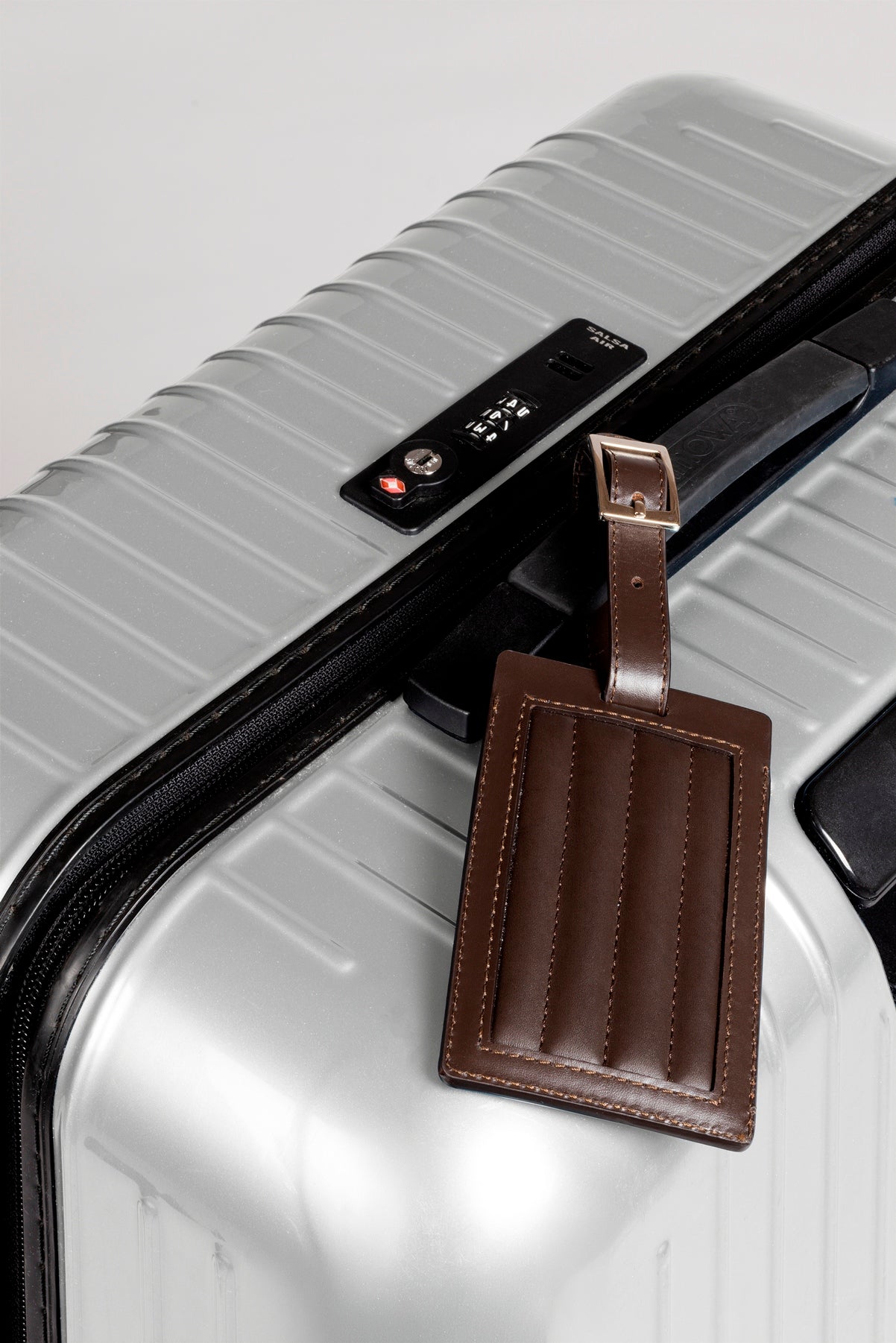 Rivière Lines Luggage Tag | Quilted lines padded leather luggage tag combining sleek design with functionality | Available in two sizes | Travel Accessories | 2Jour Concierge, your luxury lifestyle shop