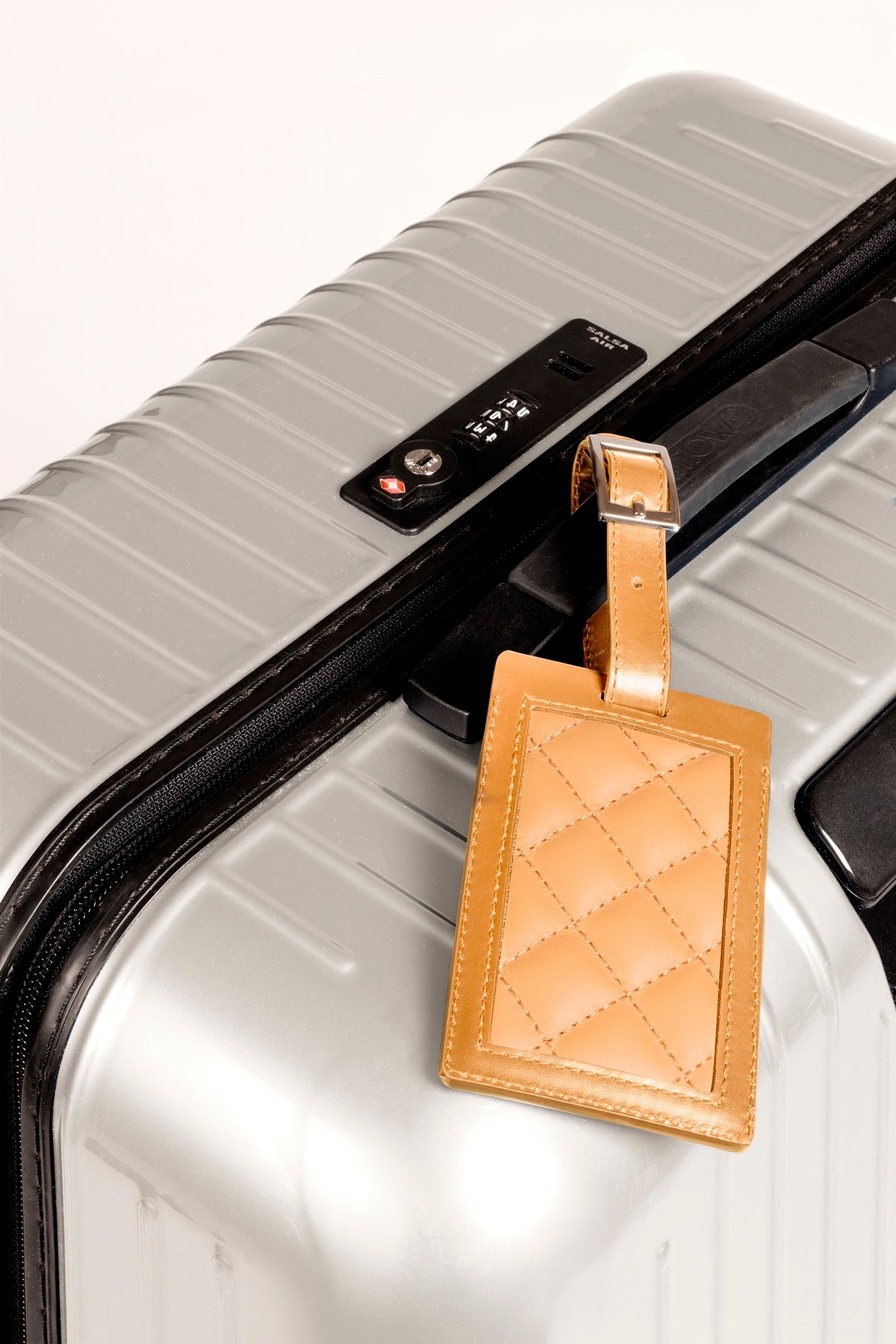 Rivière Diamonds Luggage Tag | Quilted diamonds padded leather luggage tag for a sophisticated travel accent | Available in two sizes | Travel Accessories | 2Jour Concierge, your luxury lifestyle shop