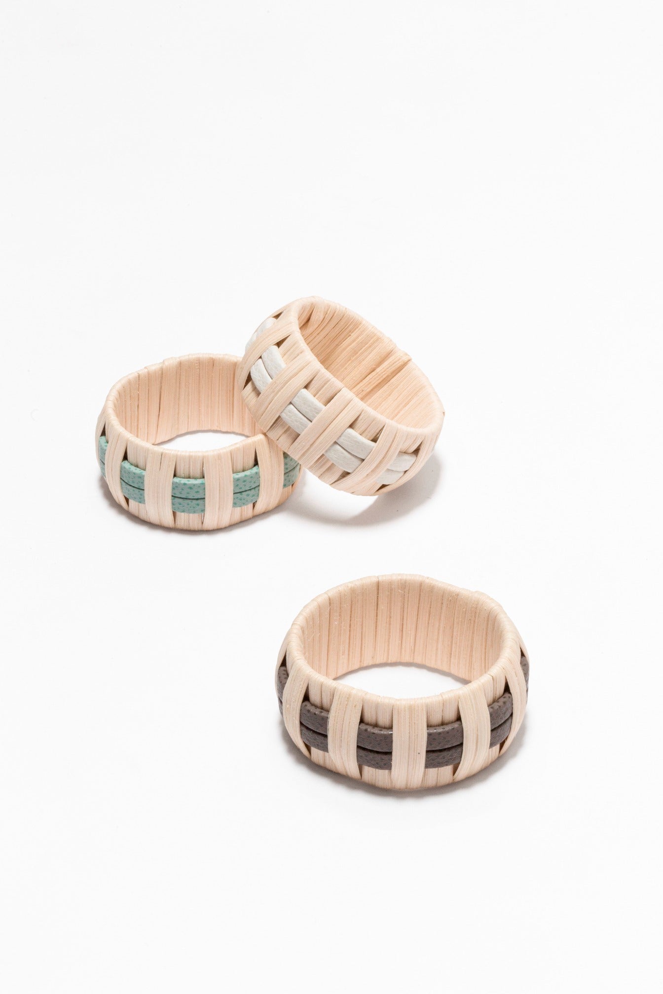 Anglet Leather & Rattan Napkin Ring by Pigment France | Woven structure combining natural rattan (RT06) with golf or nappa leather | Tableware and Napkin Rings | 2Jour Concierge, your luxury lifestyle shop