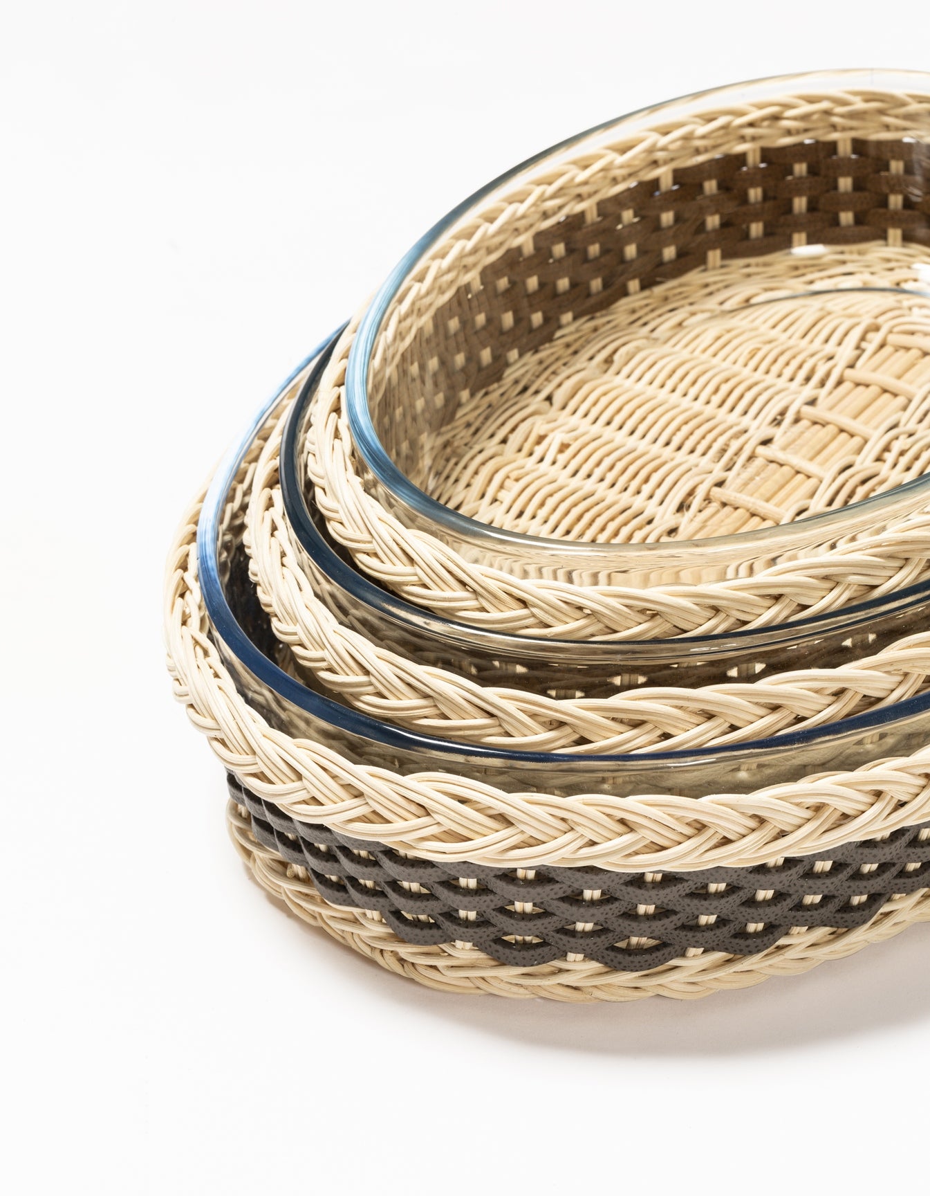 Pigment France Lorraine Leather & Rattan Oval Baking Tray | Glass baking tray partially dressed in woven leather and rattan | Ideal for use in traditional and microwave ovens | Resistant to low temperatures, freezer safe, and dishwasher safe | Perfect for cooking and serving with style | Home Decor and Serveware | 2Jour Concierge, your luxury lifestyle shop