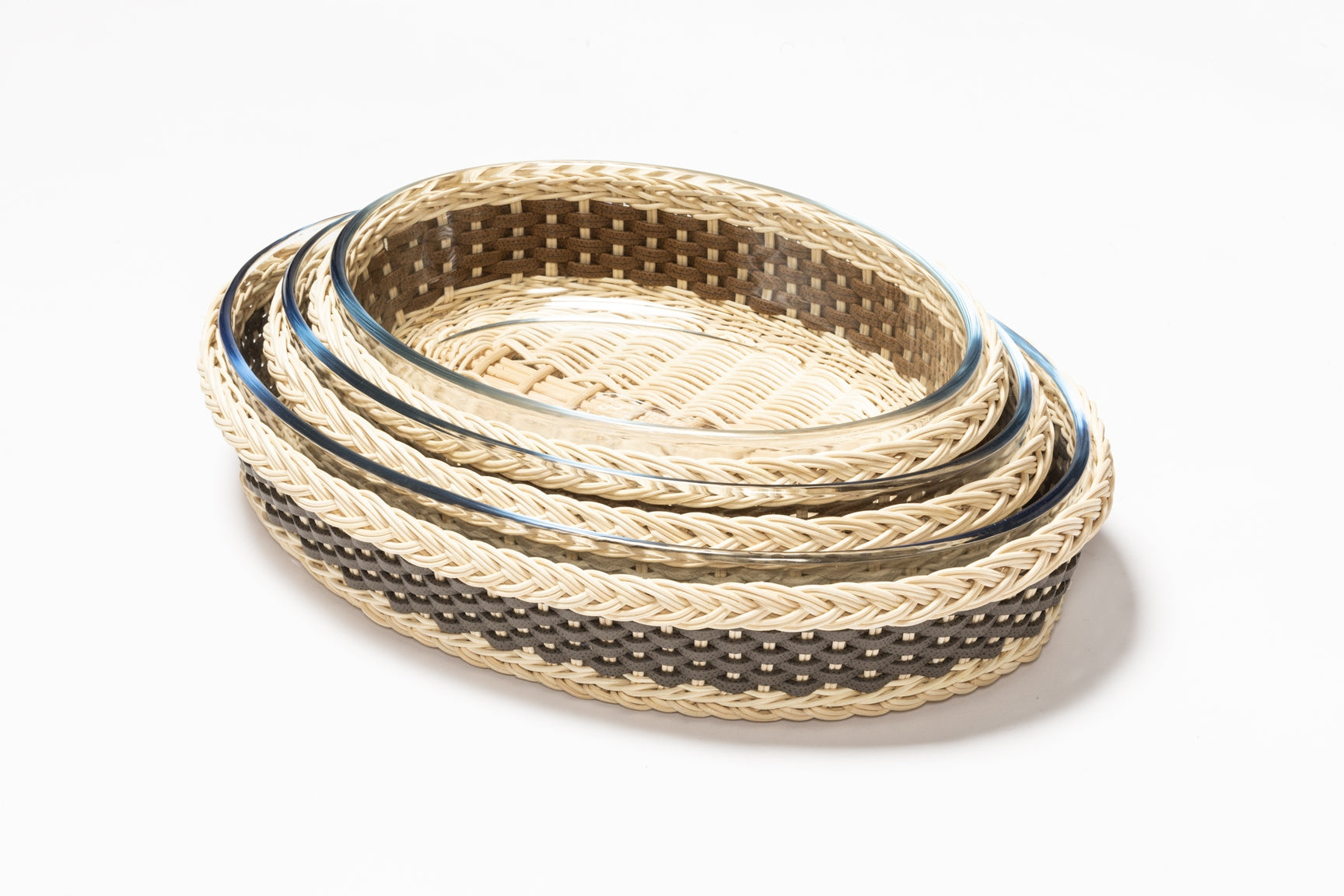 Pigment France Lorraine Leather & Rattan Oval Baking Tray | Glass baking tray partially dressed in woven leather and rattan | Ideal for use in traditional and microwave ovens | Resistant to low temperatures, freezer safe, and dishwasher safe | Perfect for cooking and serving with style | Home Decor and Serveware | 2Jour Concierge, your luxury lifestyle shop