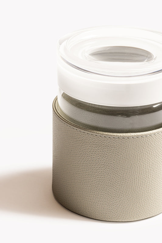 Luftdichtes Einmachglas aus dem Elsass: Korpus aus lederbezogenem Glas mit zweifarbigem Kunststoffdeckel