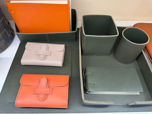 Porte-papier Todi A4 en cuir de selle avec couvercle