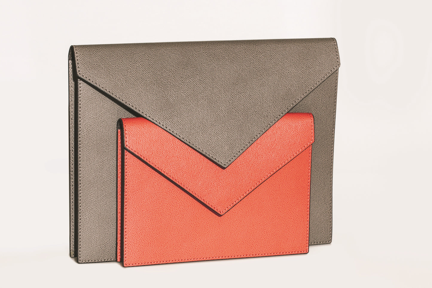 Genova Envelope Document Holder by Giobagnara | All-leather structure | Office Supplies and Document Holders | 2Jour Concierge, your luxury lifestyle shop