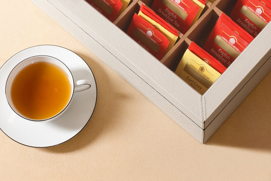 Giobagnara Tea Box Organiser With Transparent Plexiglass Lid | Leather-covered aged cedar case with hinged lid and plexiglass insert | Inner removable dividers with 12 compartments | Stylish and practical for organizing tea | Home Decor and Accessories | 2Jour Concierge, your luxury lifestyle shop