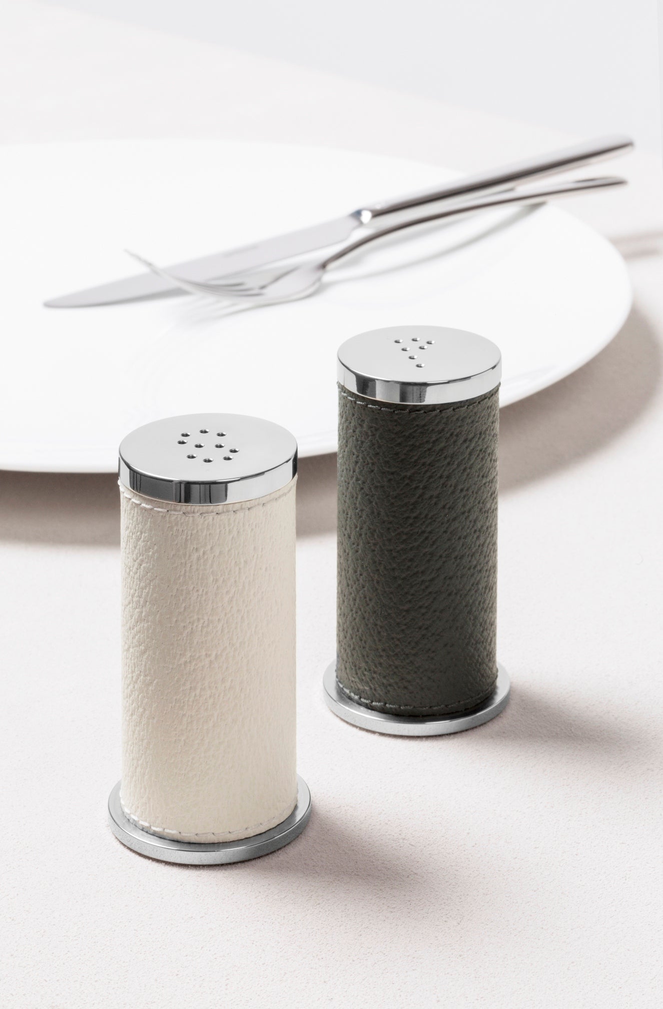 Giobagnara Otello Leather-Covered Stainless Steel Salt Shaker | Luxury Kitchen Accessories, Elegant Salt Shakers & Gift Items | 2Jour Concierge, #1 luxury high-end gift & lifestyle shop