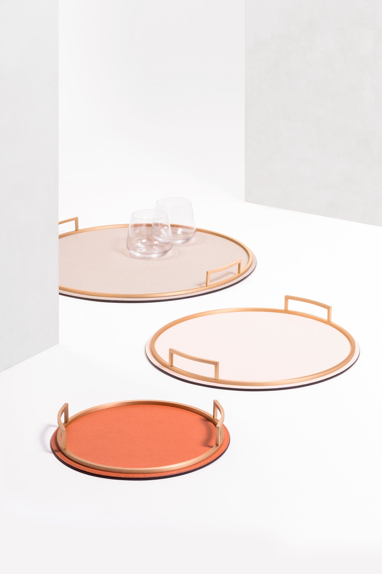 Defile Tray by Giobagnara | Leather-covered metal structure with brass frame and handles. | Home Decor and Serveware | 2Jour Concierge, your luxury lifestyle shop