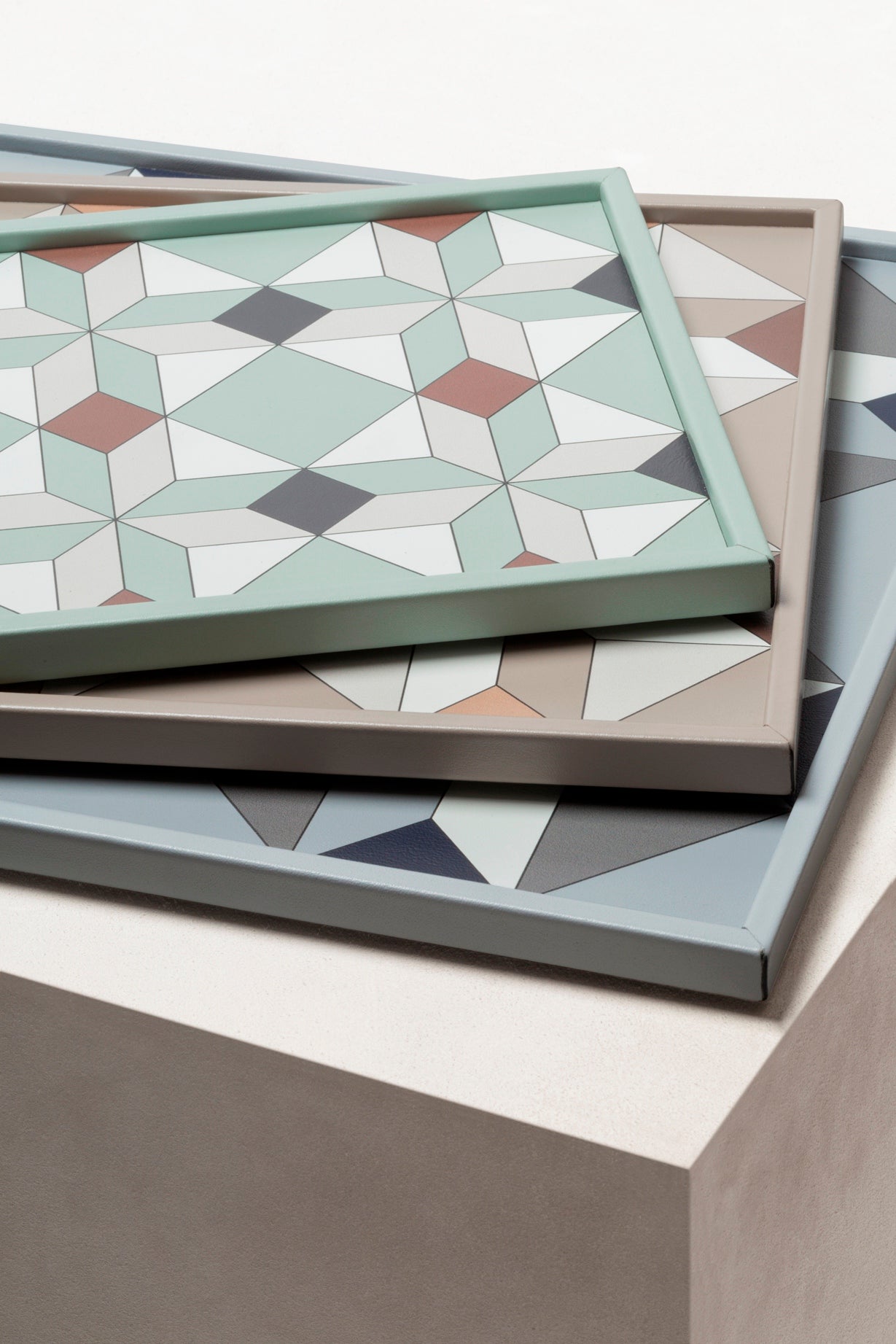 San Marco Tray N.3 by Giobagnara | Leather-covered wood structure with a geometric illusory texture inspired by the floor of a hall in the Correr Museum in Venice | San Marco Collection | Combines historic legacy with modernity, celebrating Venice's artistic and cultural heritage | Home Decor and Serveware | 2Jour Concierge, your luxury lifestyle shop