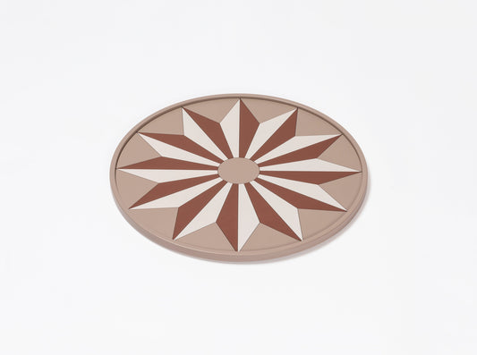 San Marco Tray N.2 by Giobagnara | Leather-covered wood structure with an interweaving decorative motif inspired by a marble grating of a window of the Prison of San Marco in Venice | San Marco Collection | Combines historic legacy with modernity, celebrating Venice's artistic and cultural heritage | Home Decor and Serveware | 2Jour Concierge, your luxury lifestyle shop