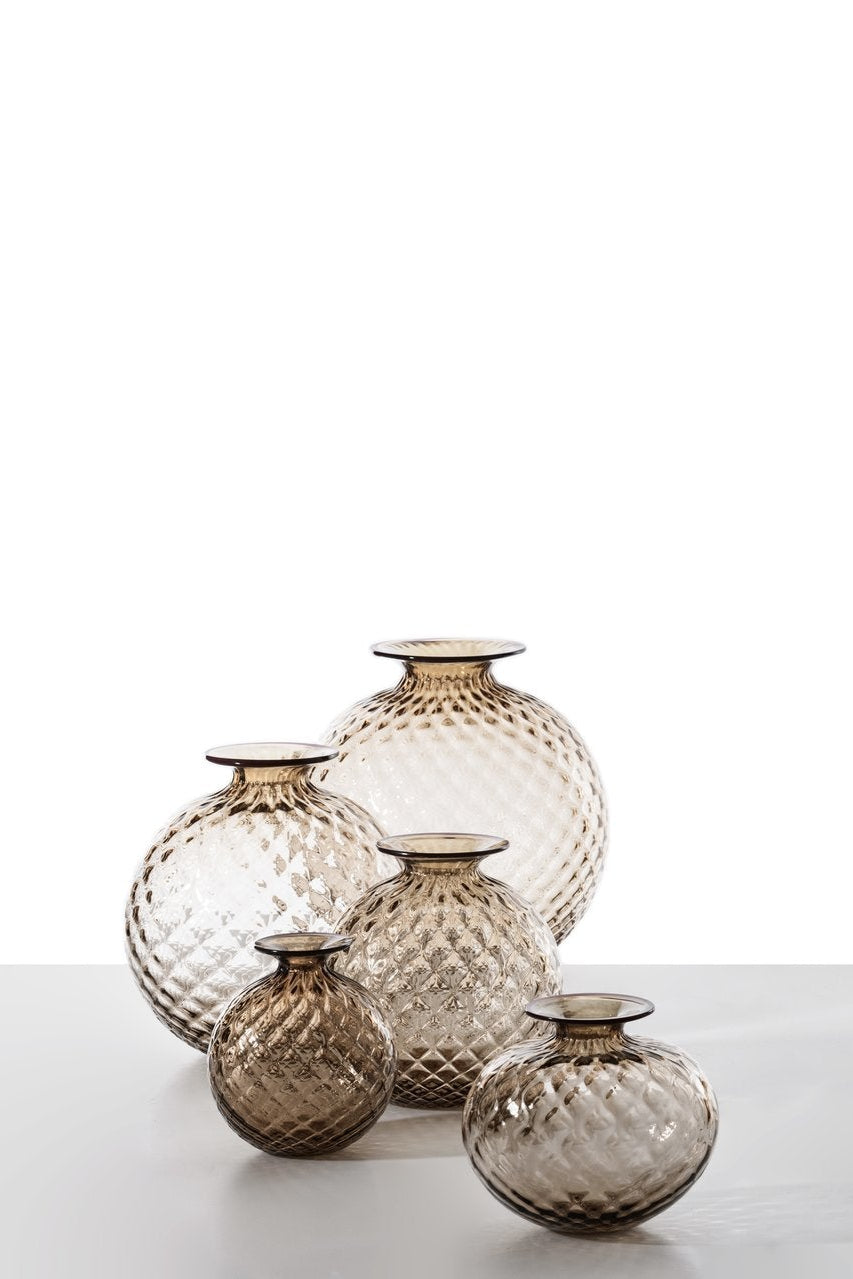 Venini Monofiore Balloton Vase | A delicate Murano glass vase recalling ancient treasures and refined personal keepsakes | Hand-blown with the distinctive balloton texture and crowned by a floret-like stopper | First created in 1970, this piece evokes the elegance and intimacy of vintage perfume vials | A poetic accent for sophisticated interiors | Design by Venini | Tableware & decorative objects | 2Jour Concierge, your luxury lifestyle shop