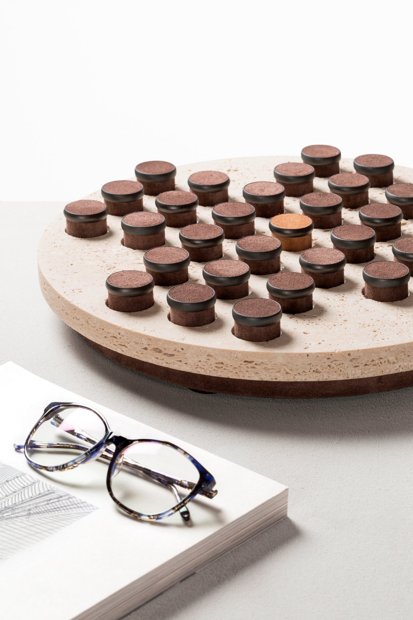 Delos Marble Solitaire Set Round