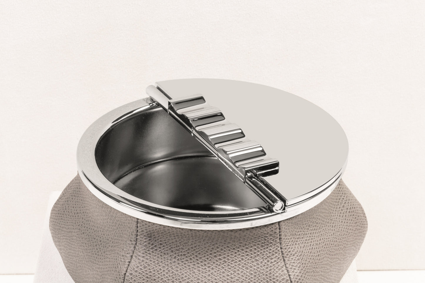 Giobagnara Barry Bean Bag Ashtray | 2Jour Concierge, #1 luxury high-end gift & lifestyle shop