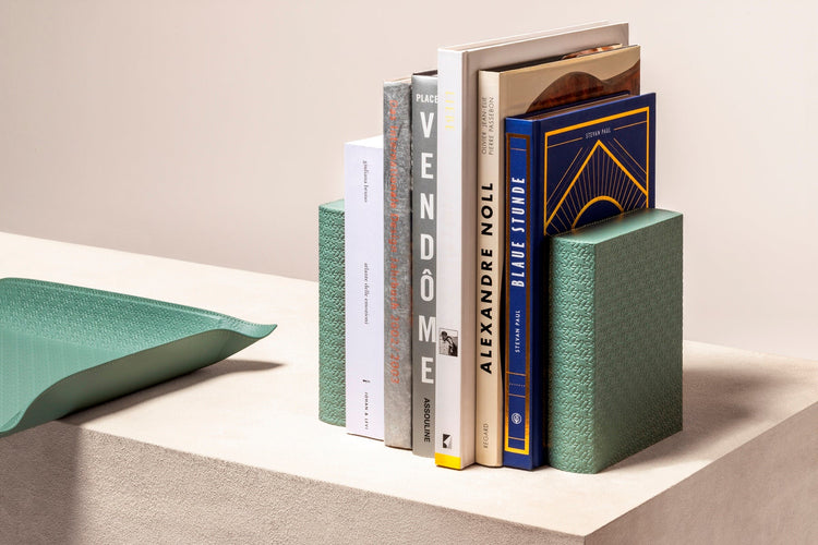 Bookends, Paperweights & Magazine holders