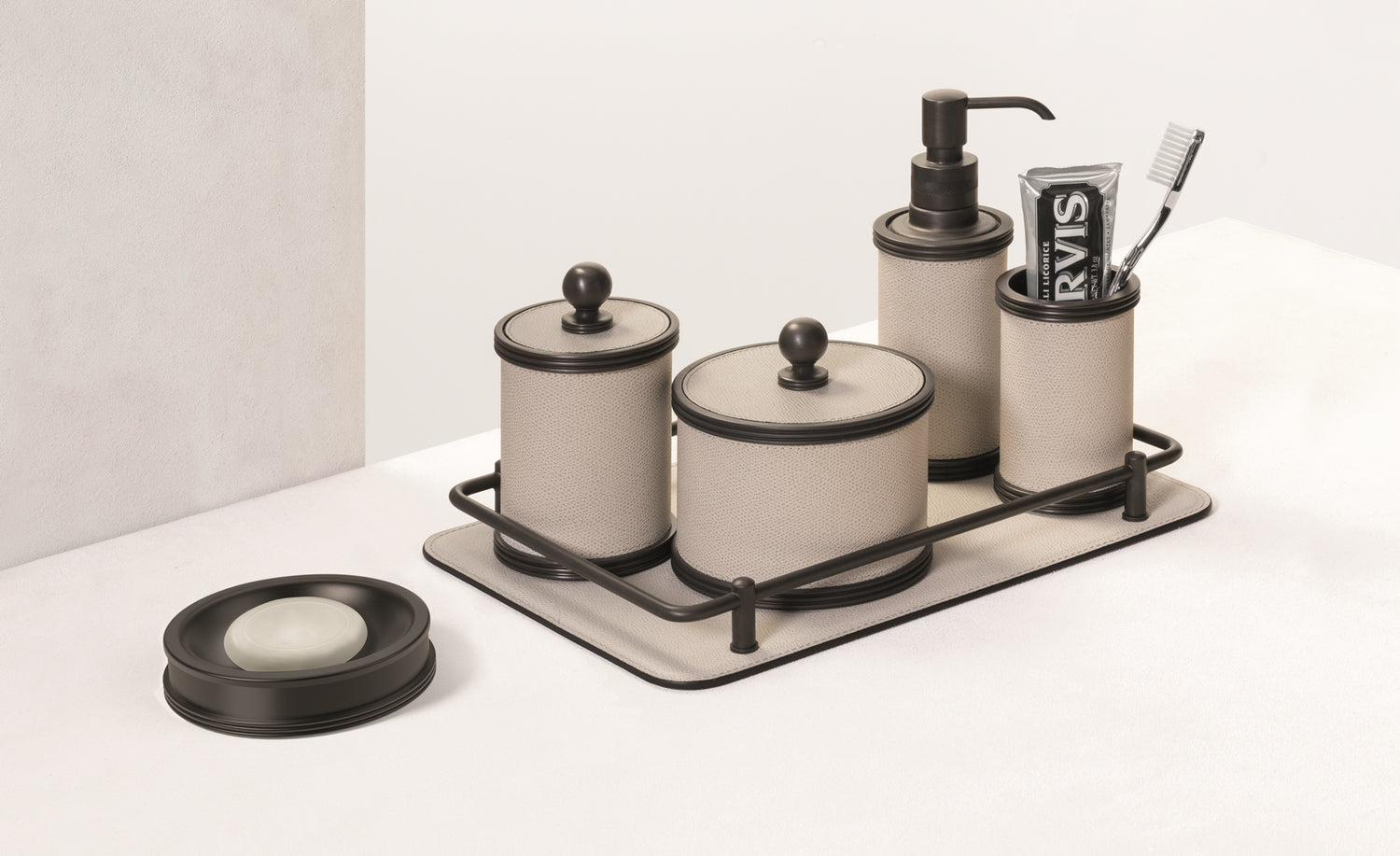 Amalfi Leather-Covered Brass Bathroom Set | Giobagnara