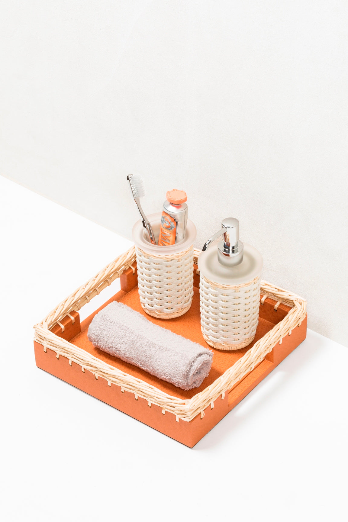 Calais Leather & Rattan Bathroom Set | Pigment France