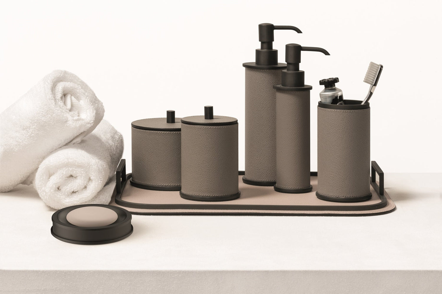 Positano Leather-Covered Bathroom Set | Giobagnara