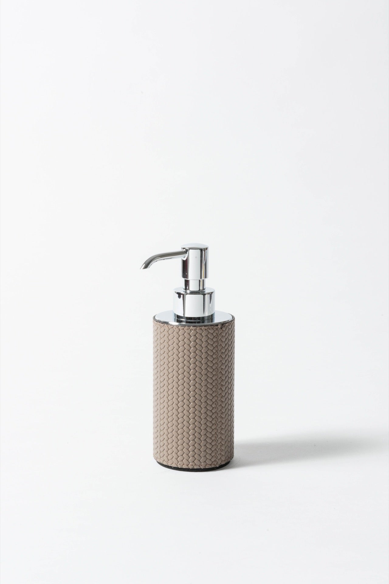 Pinetti | Poseidon Leather-Covered Soap Dispenser: Leather soap dispenser in square and round formats, chrome or shiny gold | Bathroom | 2Jour Concierge, your luxury lifestyle shop | luxury soap dispenser, leather bathroom accessory, Pinetti bathroom set, Poseidon collection, Italian luxury bathroom, designer soap dispenser, chrome gold bathroom accessories, premium vanity accessory