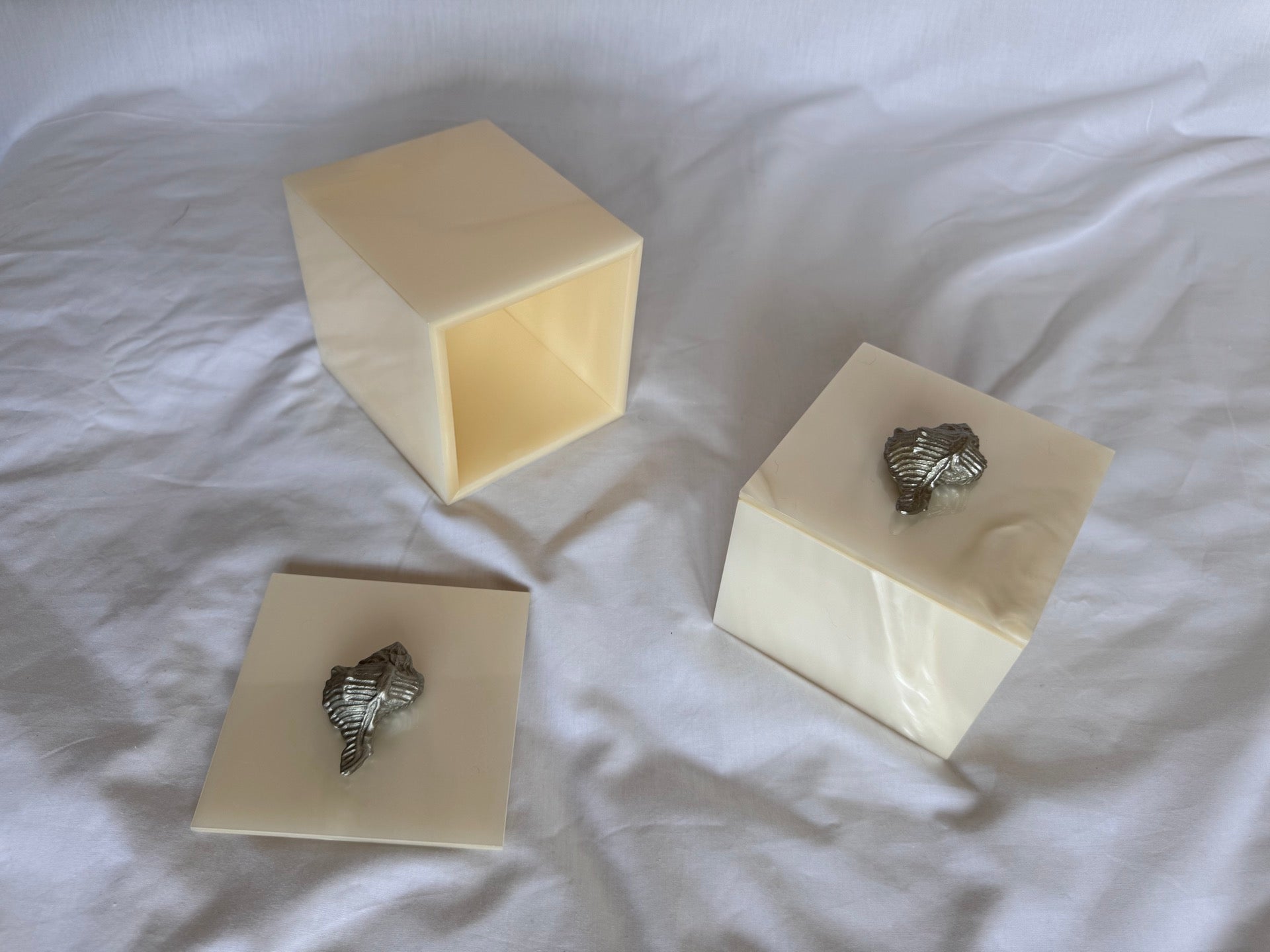00.1662 00.1663 PINETTI Bea box with chromed detail - cream chrome - 01
