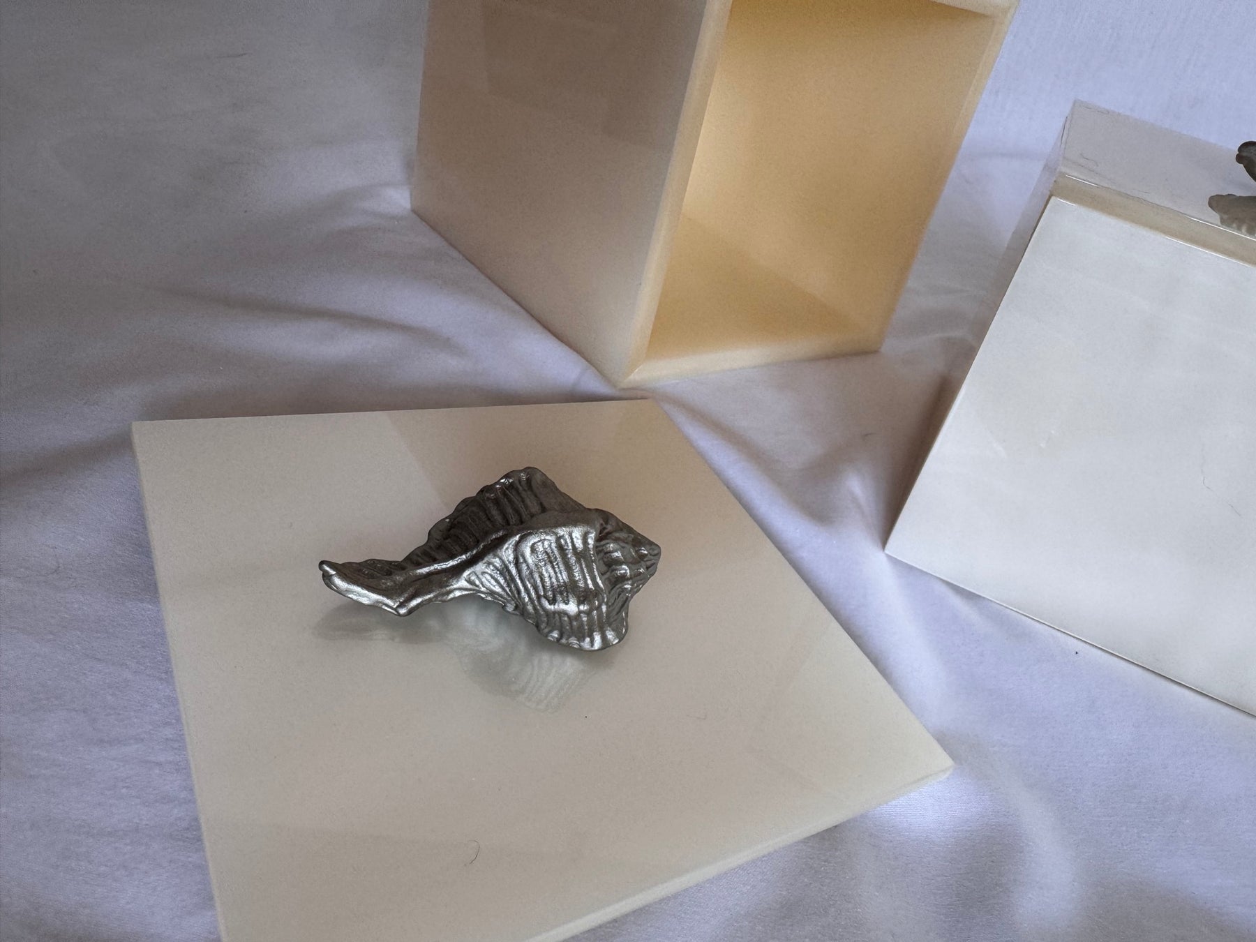00.1662 00.1663 PINETTI Bea box with chromed detail - cream chrome - 02