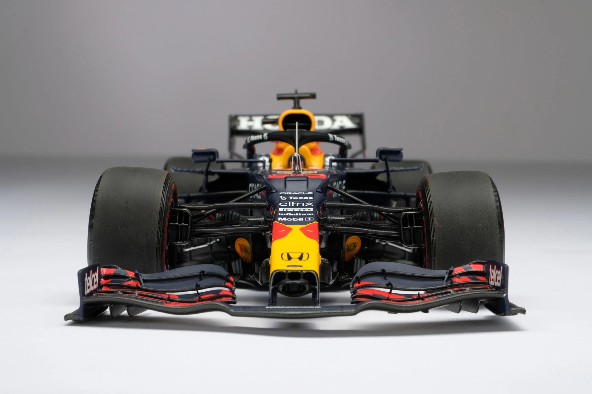 Amalgam Collection Red Bull Racing Honda Rb16b (Max Verstappen 2021 Abu Dhabi Grand Prix) 1:18 scale Model Car | 2JOUR CONCIERGE #1 luxury high-end gift & lifestyle shop