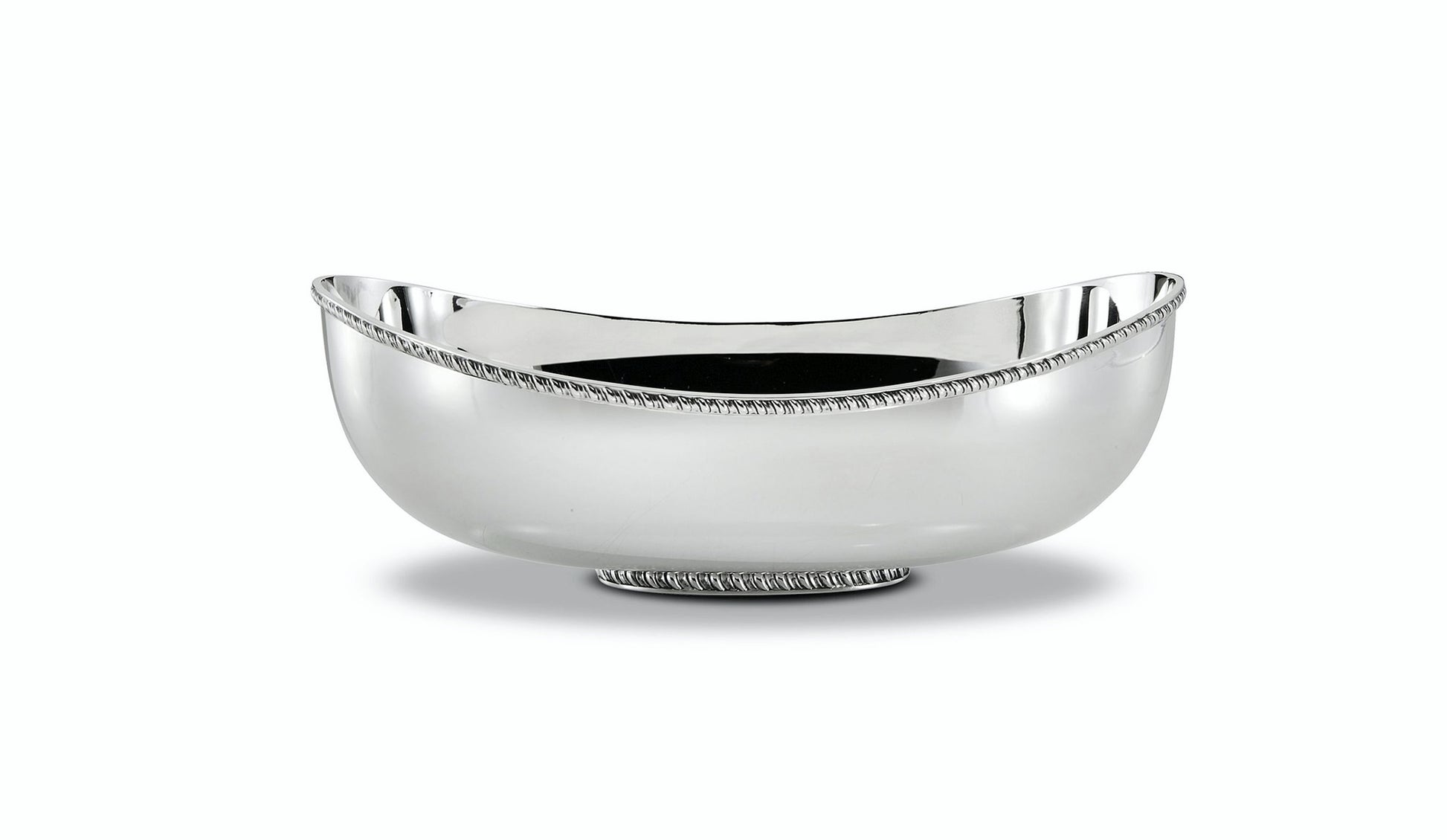 Zanetto Regina Anna | Oval Fruit Bowl Centrepiece: Silver-plated metal with smooth & shiny finish, ideal for serving fruit and as a decorative centerpiece | Tableware & Serveware / Bowls | 2Jour Concierge, your luxury lifestyle shop