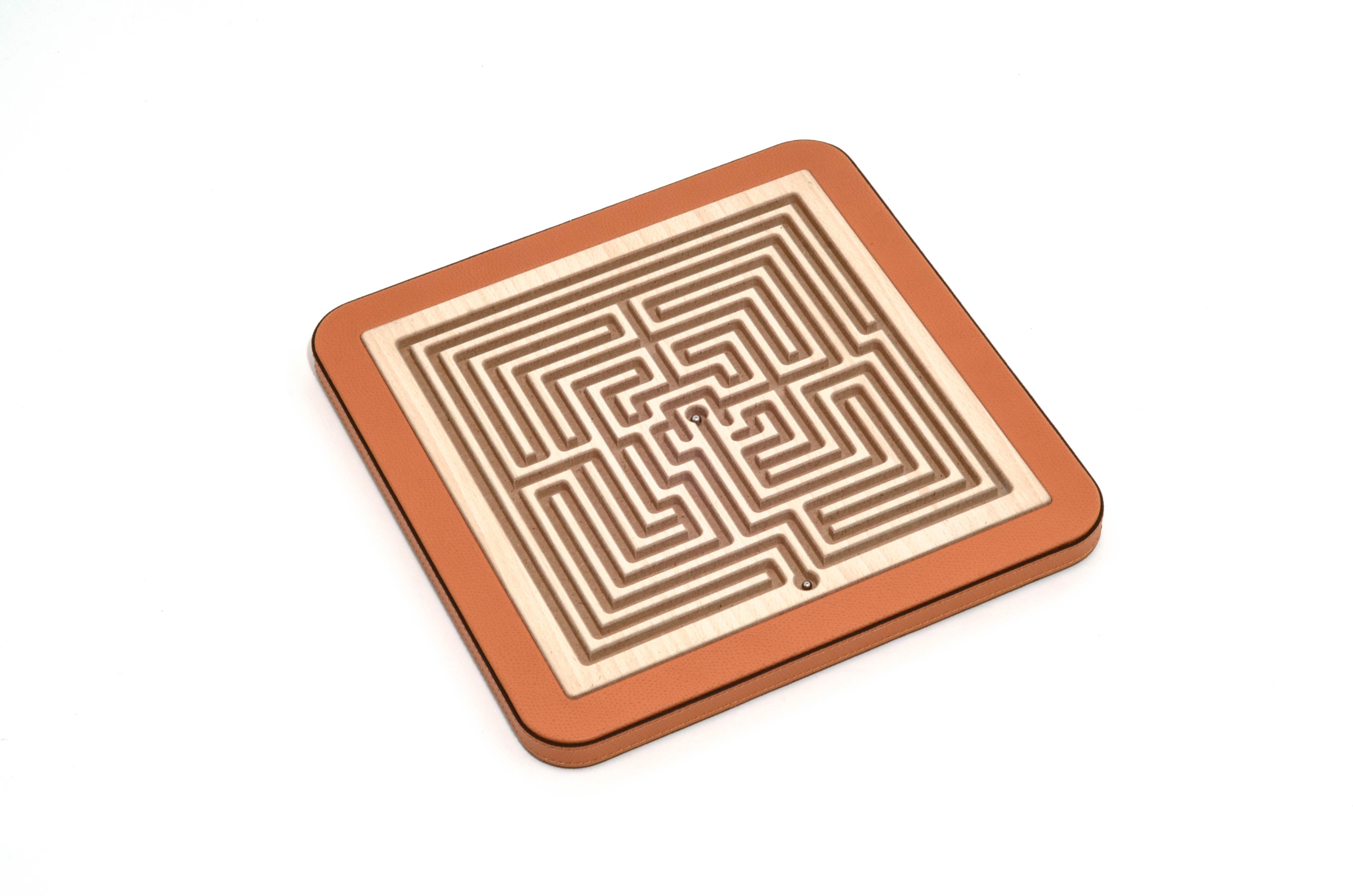 Labyrinth Set Pinetti Arianna Labyrinth Leather-Covered Game Set – 2JOUR CONCIERGE