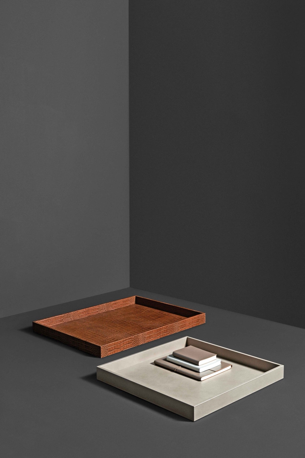 Pinetti | Maxi Leather-Covered Wood Tray: Large wood tray covered in leather, square and rectangular formats | Tabletop | 2Jour Concierge, your luxury lifestyle shop | luxury oversized tray, large leather tray, Pinetti Maxi tray, Italian luxury tabletop, designer large tray, wood leather tray, premium coffee table tray, statement tabletop object
