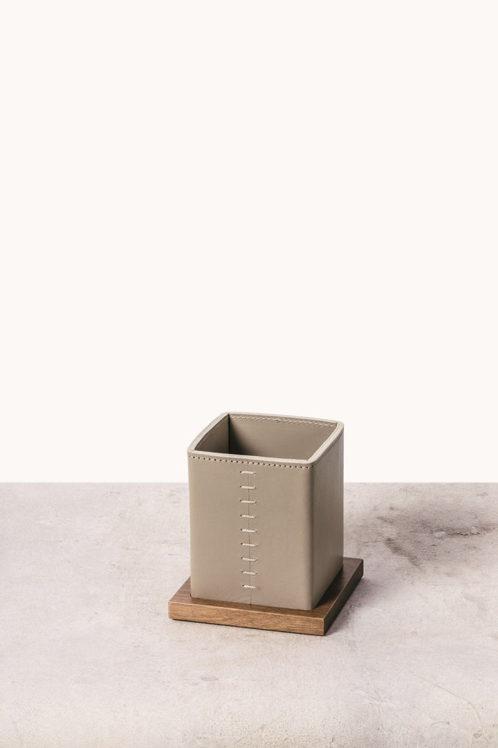 Rabitti 1969 Pienza Saddle Leather and Walnut Wood Pen Holder | Elegant Desk Accessory | Crafted from High-Quality Leather and Walnut Wood | Designed to Complement the Pienza Desk Set | Explore More Luxury Desk Accessories at 2Jour Concierge, #1 luxury high-end gift & lifestyle shop