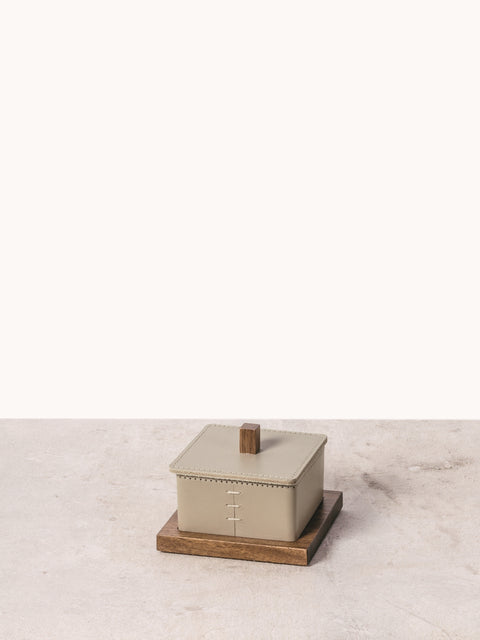 Rabitti 1969 Pienza Saddle Leather and Walnut Wood Clip Holder | Sophisticated Desk Accessory | Crafted from High-Quality Leather and Walnut Wood | Designed to Complement the Pienza Desk Set | Explore More Luxury Desk Accessories at 2Jour Concierge, #1 luxury high-end gift & lifestyle shop