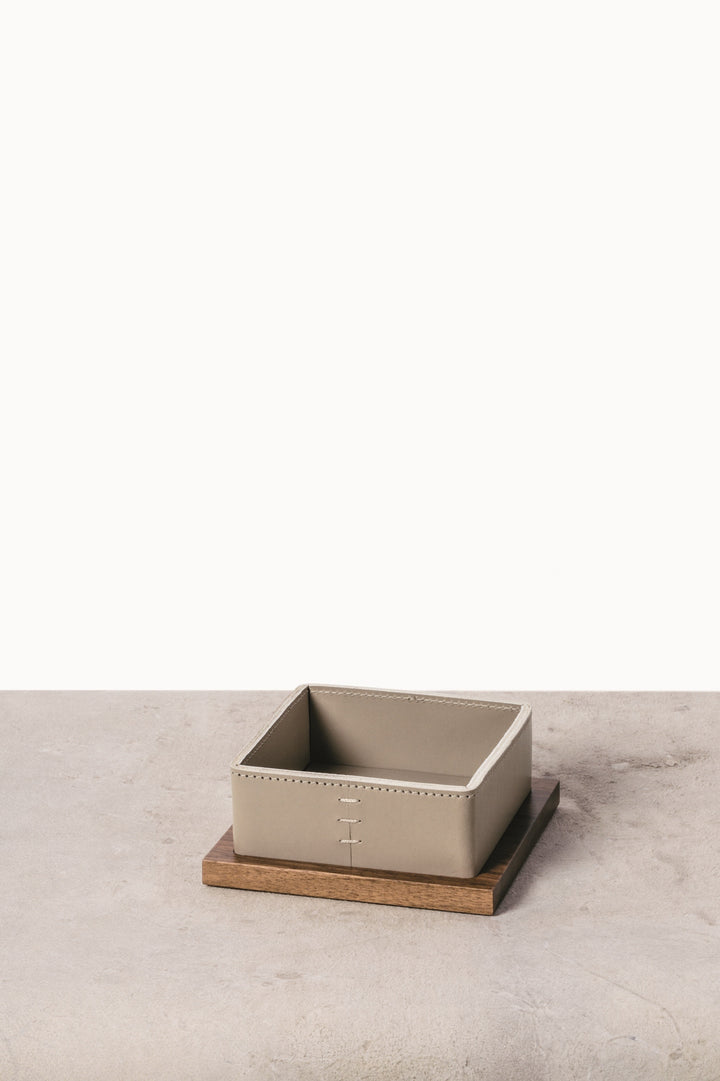 Rabitti 1969 Pienza Saddle Leather and Walnut Wood Valet Tray | Sophisticated Desk Organizer | Crafted from High-Quality Leather and Walnut Wood | Designed to Complement the Pienza Desk Set | Explore More Luxury Desk Accessories at 2Jour Concierge, #1 luxury high-end gift & lifestyle shop