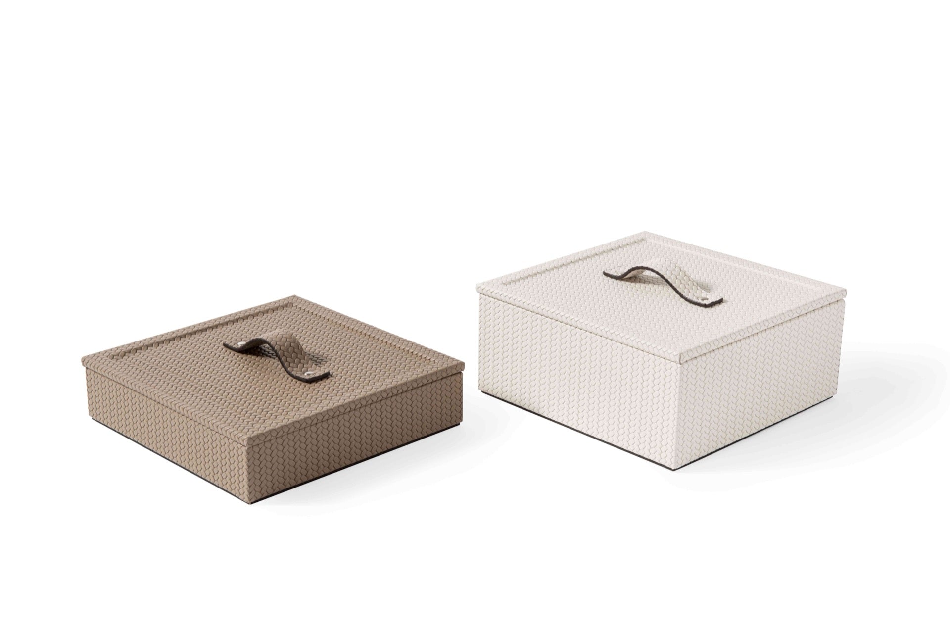 Pinetti | Mati Leather Square Box with Lid: Wood base covered in leather, small leather handle, available in short and tall | Livingroom | 2Jour Concierge, your luxury lifestyle shop | luxury box, Pinetti Mati, leather box with lid, Italian luxury box, designer leather box, woven leather box