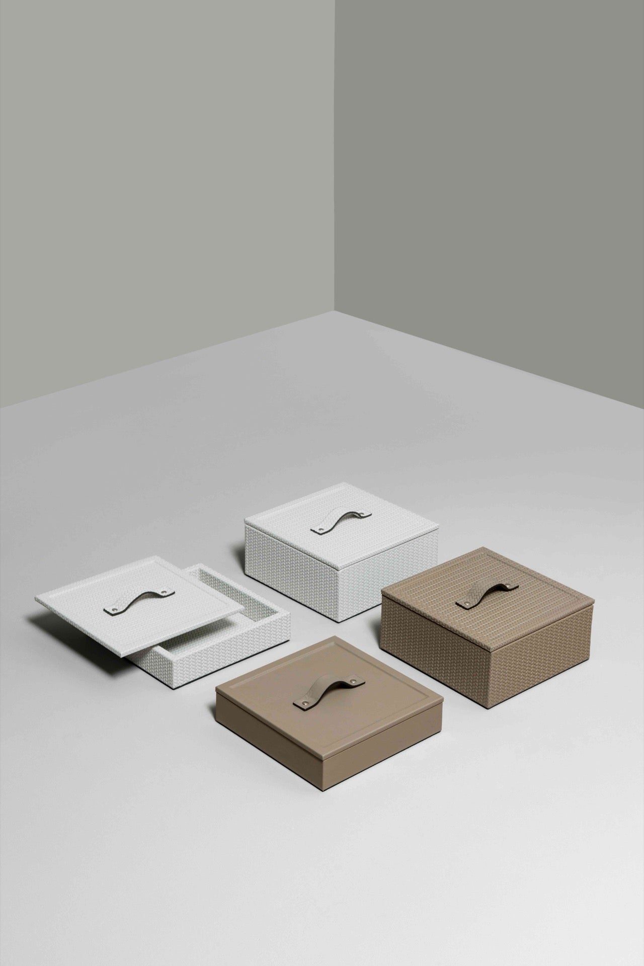 Pinetti | Mati Leather Square Box with Lid: Wood base covered in leather, small leather handle, available in short and tall | Livingroom | 2Jour Concierge, your luxury lifestyle shop | luxury box, Pinetti Mati, leather box with lid, Italian luxury box, designer leather box, woven leather box