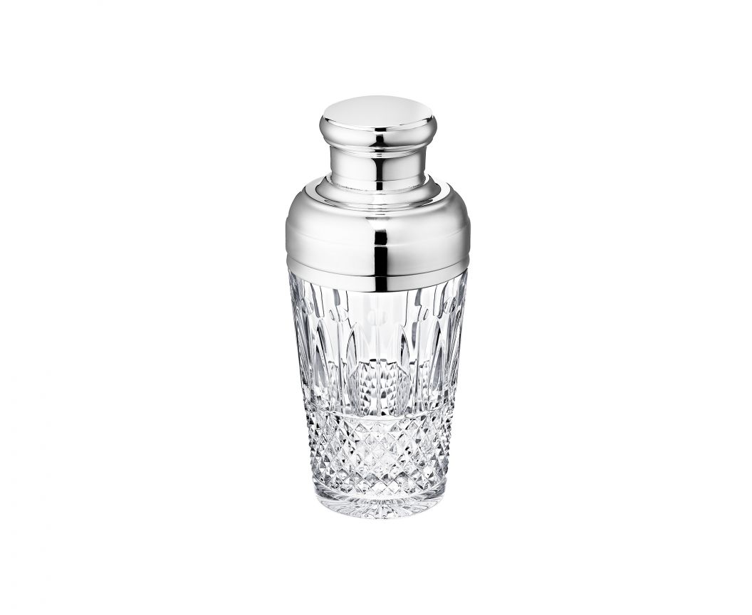 Tommy Crystal Shaker by Saint-Louis | Blown and cut at Saint-Louis-lès-Bitche in Moselle, France. From its star-shaped base to the sparkling glints of the diamond, bevel, pearl, and rim cuts, Tommy has stood as a timeless collection since 1928, adorning the most refined interiors, including the Hall of Mirrors in Versailles. Collection: TOMMY. Design: Timeless. | Barware and Glassware | 2Jour Concierge, your luxury lifestyle shop