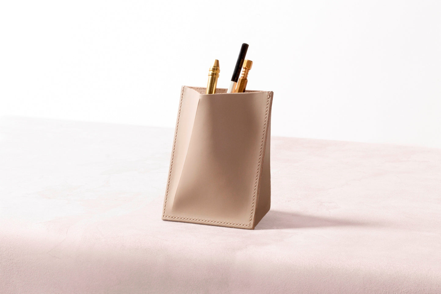 Rabitti 1969 Fold Saddle Leather Pen Holder | Elegant and Functional Pen Holder | Crafted with High-Quality Saddle Leather | Elevate Your Workspace with Luxury and Style | Explore a Range of Luxury Desk Accessories at 2Jour Concierge, #1 luxury high-end gift & lifestyle shop