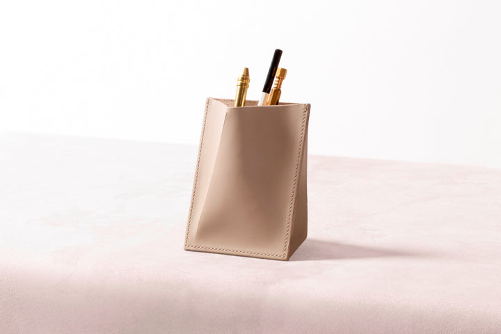 Rabitti 1969 Fold Saddle Leather Pen Holder | Elegant and Functional Pen Holder | Crafted with High-Quality Saddle Leather | Elevate Your Workspace with Luxury and Style | Explore a Range of Luxury Desk Accessories at 2Jour Concierge, #1 luxury high-end gift & lifestyle shop