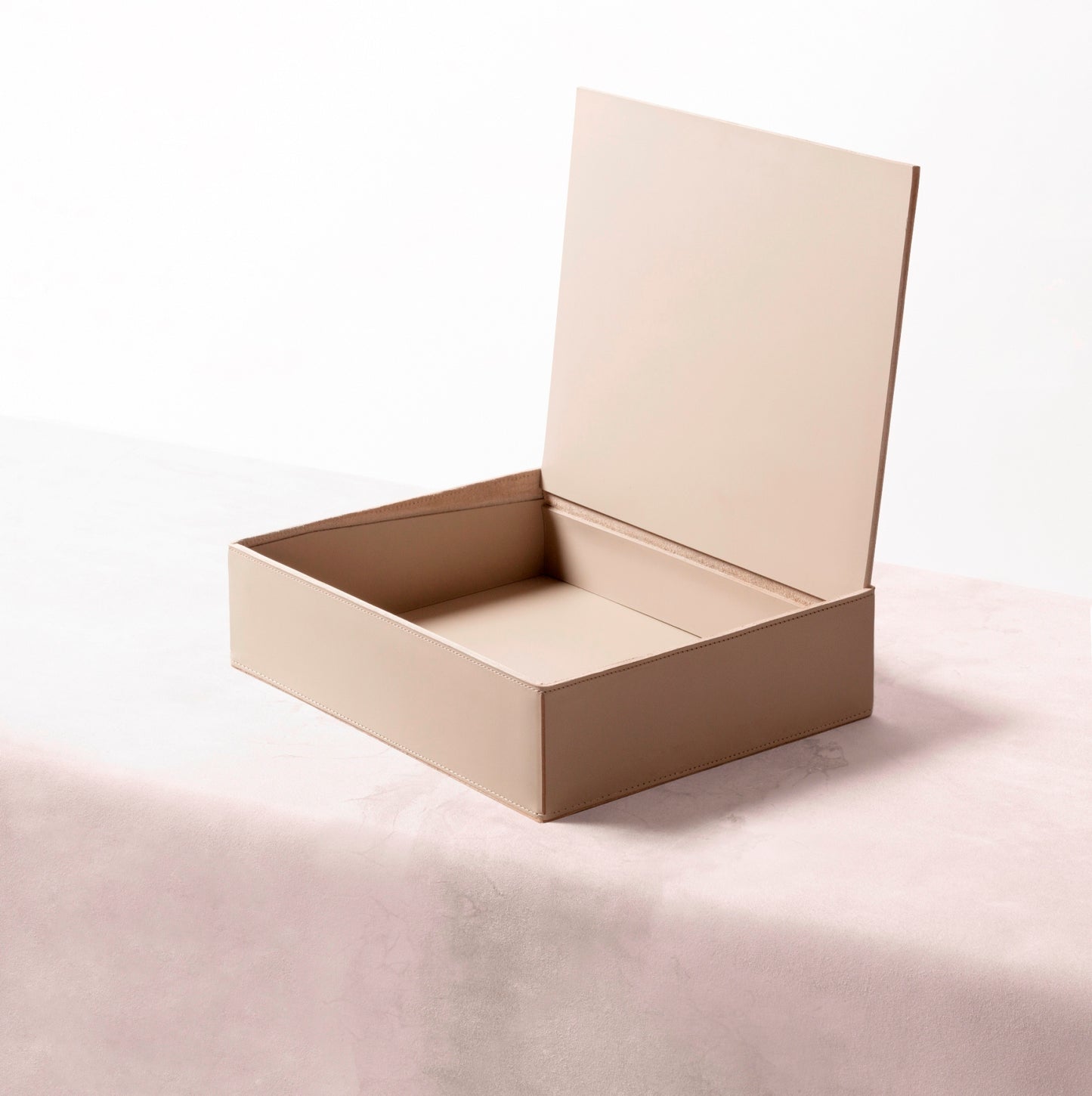Rabitti 1969 Fold Saddle Leather Box | Elegant and Versatile Storage Box | Crafted with High-Quality Saddle Leather | Elevate Your Home Decor with Luxury and Style | Explore a Range of Luxury Accessories at 2Jour Concierge, #1 luxury high-end gift & lifestyle shop