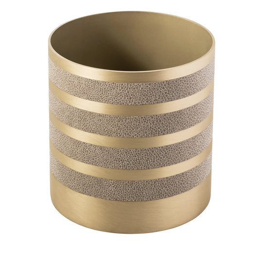 Pinetti | Saturno Vase: round brass and leather vase, satin brass or chrome | Vases | 2Jour
Concierge, your luxury lifestyle shop | brass and leather vase, round leather vase, Pinetti Saturno,
Italian home accessories