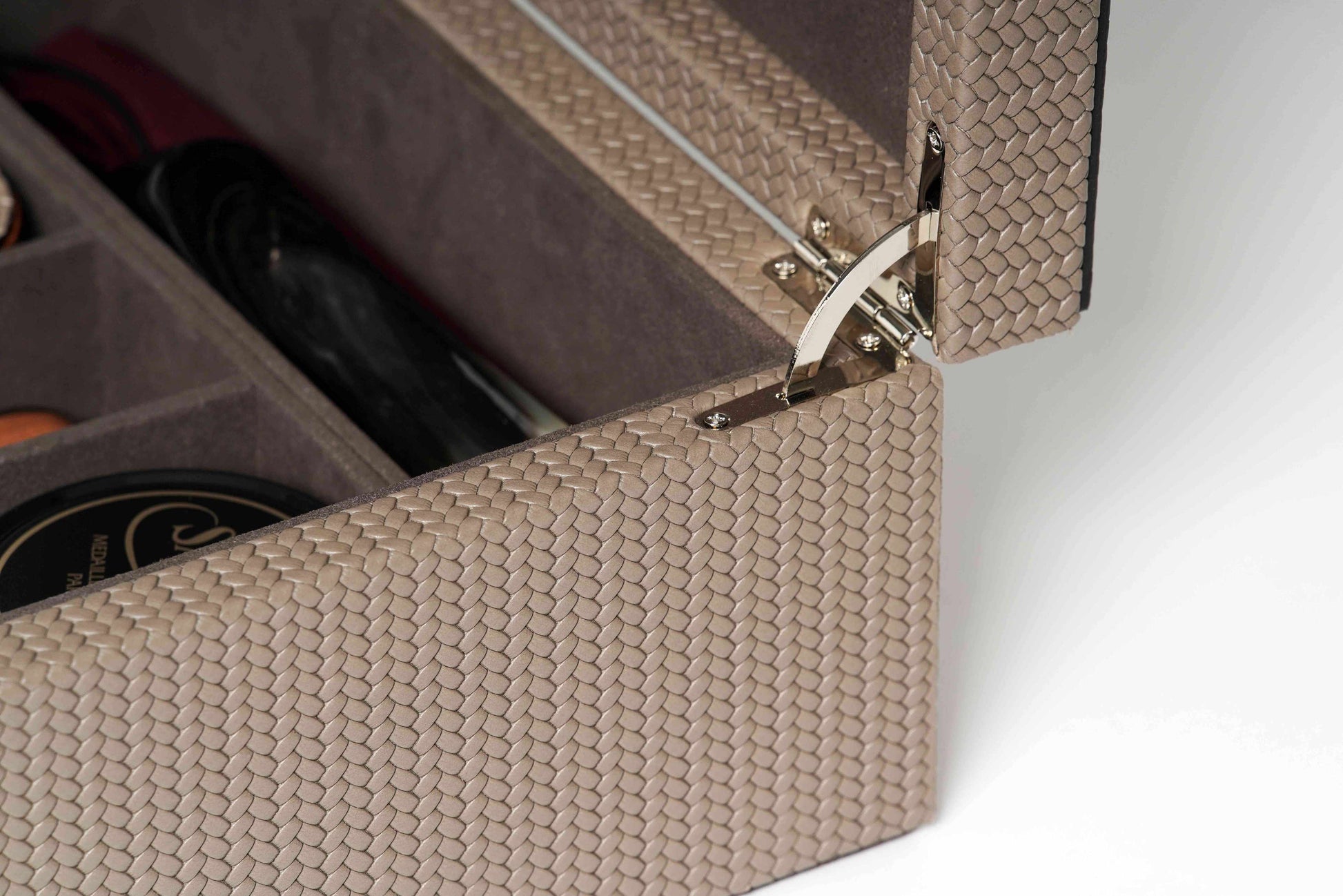 Pinetti Leather Shoe Shining Kit Box | Stylish Shoe Care, Elegant Organizer & Gift Items | 2Jour Concierge, #1 luxury high-end gift & lifestyle shop