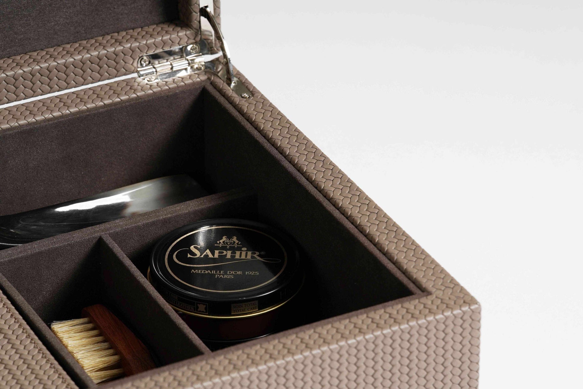 Pinetti Leather Shoe Shining Kit Box | Stylish Shoe Care, Elegant Organizer & Gift Items | 2Jour Concierge, #1 luxury high-end gift & lifestyle shop