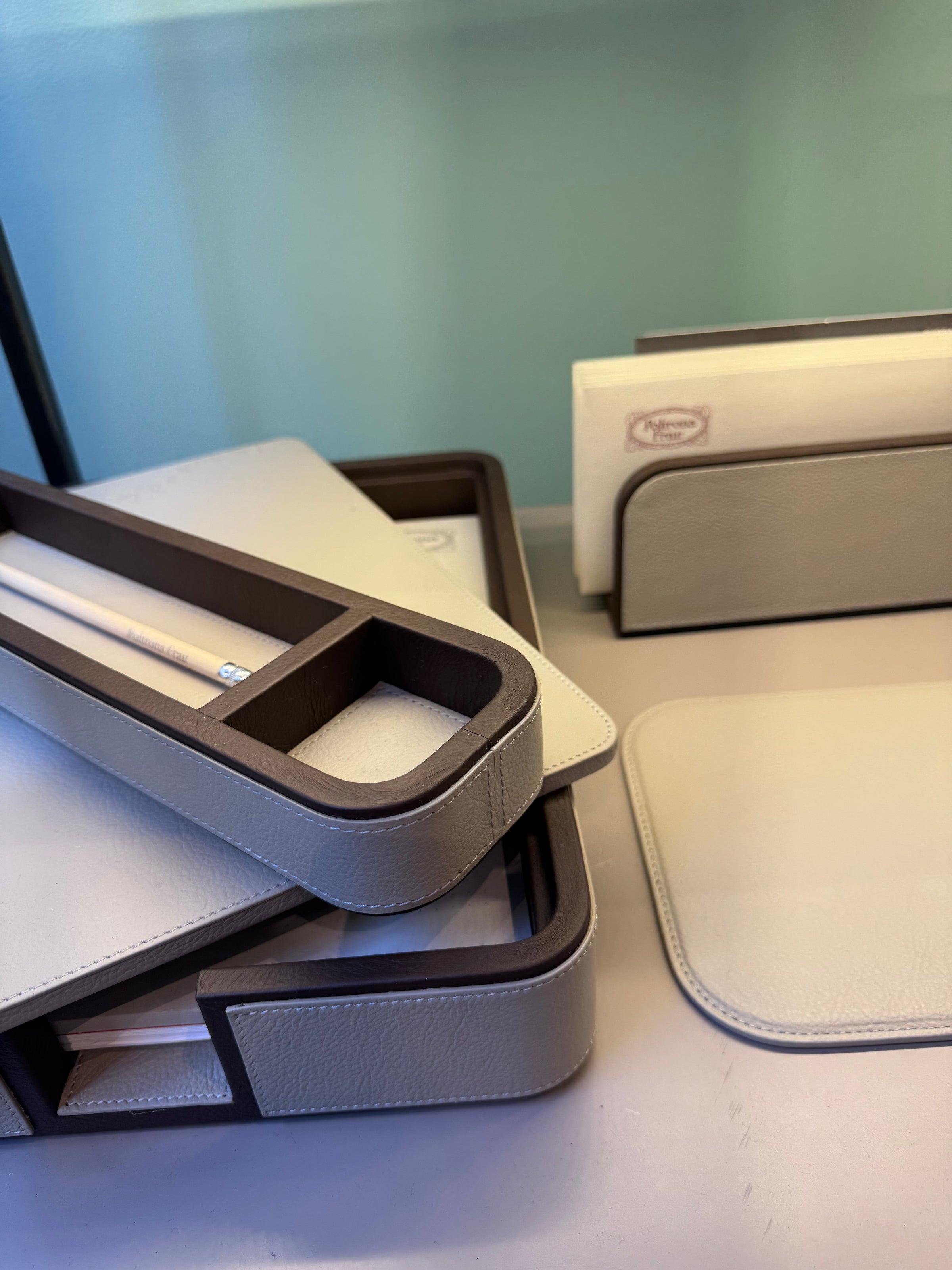Desk Set by Giobagnara x Poltrona Frau - detail 01