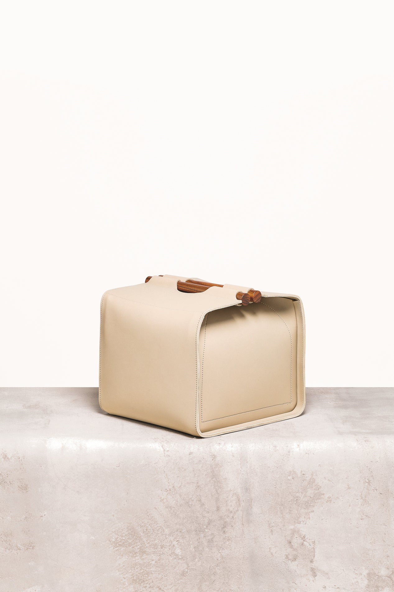 Rabitti 1969 Jota Square Saddle Leather Storage Baskets | Elegant and Functional Storage Solution | Crafted with High-Quality Saddle Leather | Solid Palisander Handles for a Touch of Luxury | Explore a Range of Luxury Home Accessories at 2Jour Concierge, #1 luxury high-end gift & lifestyle shop