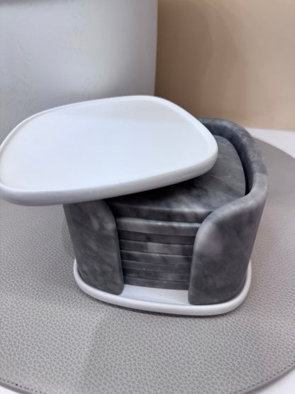 x Kelly Wearstler Maris Marble Coaster Holder with Aluminium Accents and 8 Marble Coasters